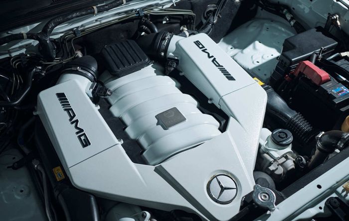 Mesin 6.200cc V8 dari Mercedes-Benz S63 AMG pada Toyota Hilux