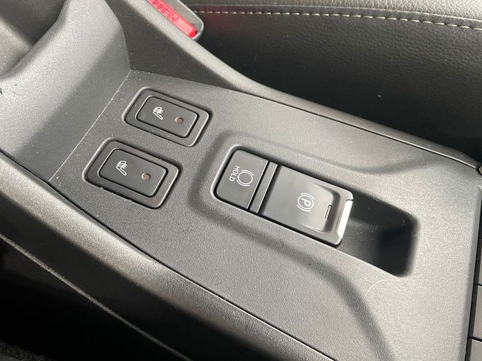 Fronx pasar Jepang dilengkapi rem parkir elektris