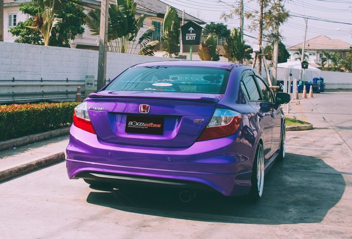 Modifikasi Honda Civic FB2 pakai warna ungu dan body kit sporty minimalis