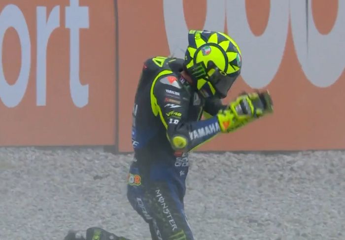 Valentino Rossi crash di MotoGP Catalunya 2020
