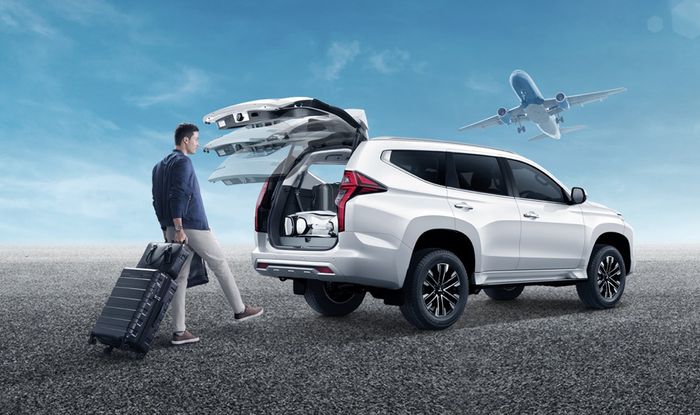 Fitur bukaan pintu bagasi otomatis dengan sensor gerak kaki