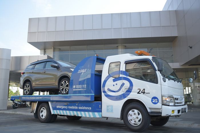 Ilustrasi pelayanan asuransi astra