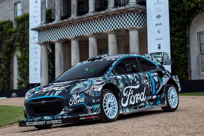 Ford  Puma Rally1 untuk kejuaraan dunia reli 2022 saat pertama kali diperlihatkan pada bulan Juli 2021