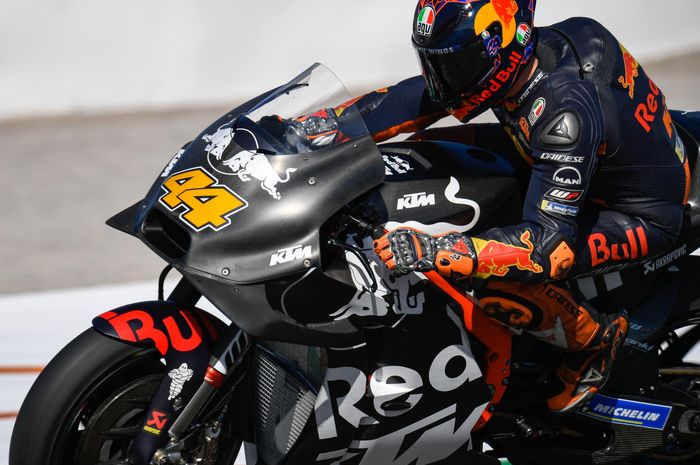 Pembalap Red Bull KTM, Pol Espargaro mengaku terkejut bisa menyamai performa Marc Marquez pada tes MotoGP Valencia