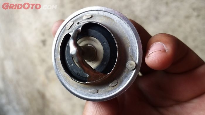 Ilustrasi  thermostat motor bekas