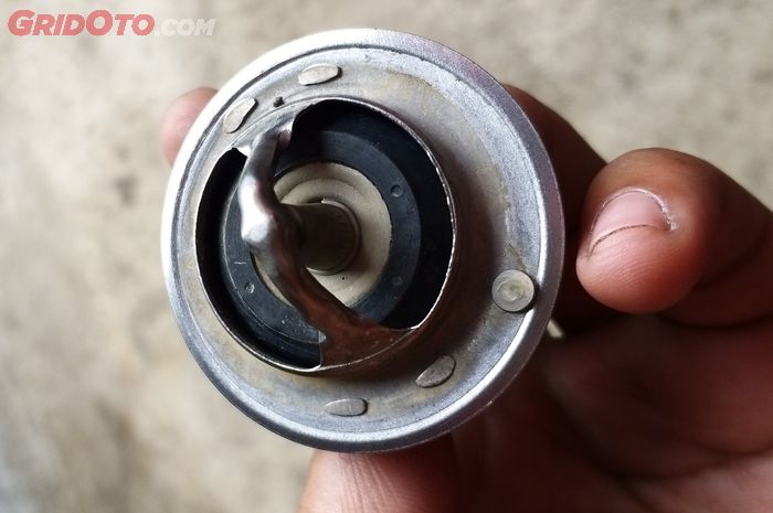 Ilustrasi  thermostat motor bekas