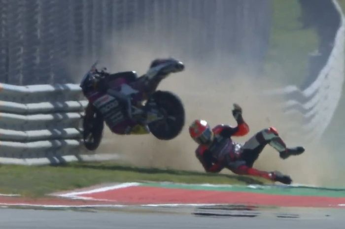 Red flag berkibar setelah Alberto Surra mengalami crash hebat di FP3 Moto3