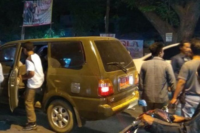 Pengemudi angkot jalur 08 Citeureup terlibat adu mulut dengan sopir mobil pelat merah, Kabupaten Bog