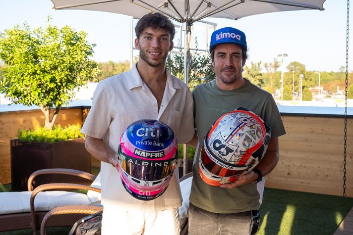 Pierre Gasly bertukar helem dengan Fernando Alonso