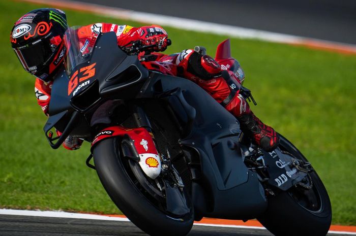 Francesco Bagnaia masih mempertimbangkan untuk menggunakan nomor 1 atau 63 pada gelaran MotoGP 2023 mendatang