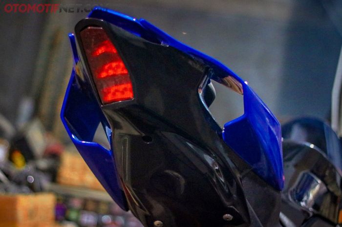 Bodi belakang Yamaha R15 custom mirip R1