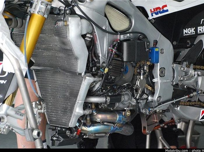Komponen dengan suhu tertinggi di motor MotoGP adalah bagian mesin yang bisa mencapai 1.800 derajat celcius
