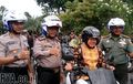 Bu Risma, Walikota Surabaya Naik Motor, Tapi Mengaku Tak Punya SIM C