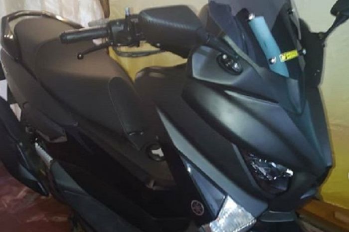 Yamaha NMAX dimodifikasi jadi Baby XMAX.