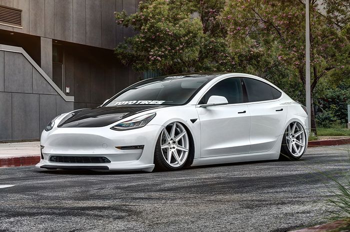 Modifikasi Tesla Model 3 dengan tampilan modis dan ceper