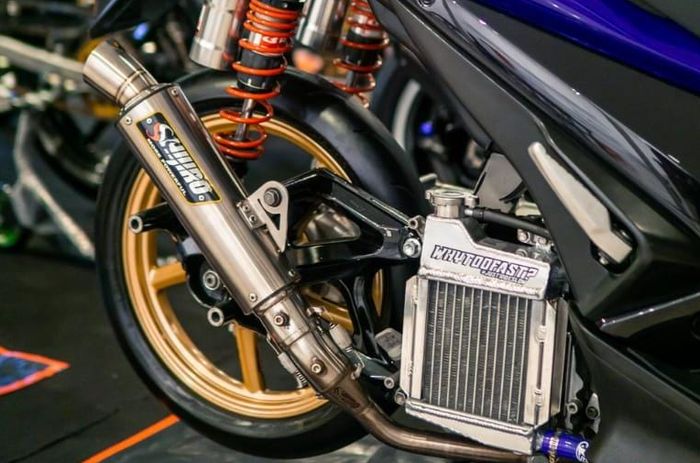 Yamaha Aerox pakai knalpot Shijiro dan radiator Moto1