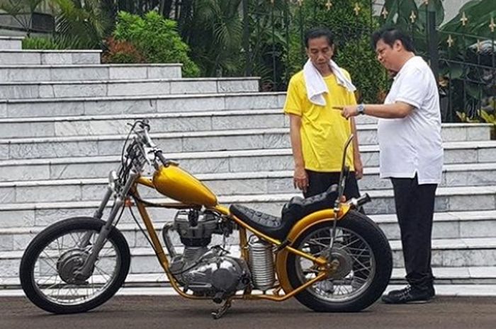 Menteri perindustrian Airlangga Hartarto dan Presiden Jokowi di Istana Bogor (24/3/2018)