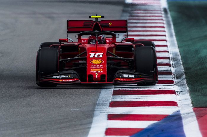Charles Leclerc menjadi tercepat., ia unggul tipis dari rekan setimnya, Sebastian Vettel berikut hasil FP3 F1 Rusia 2019