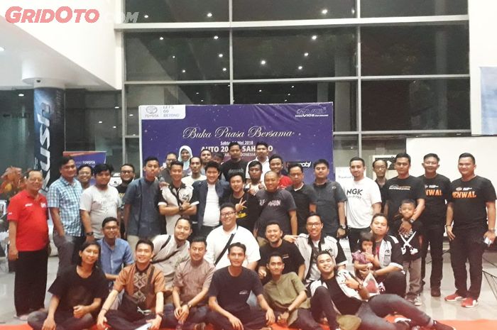TVCI, Auto200, dan anggota Korlantas Polri pada Bukber TVCI 2018 di Auto2000 Saharjo, Jakarta Selatan