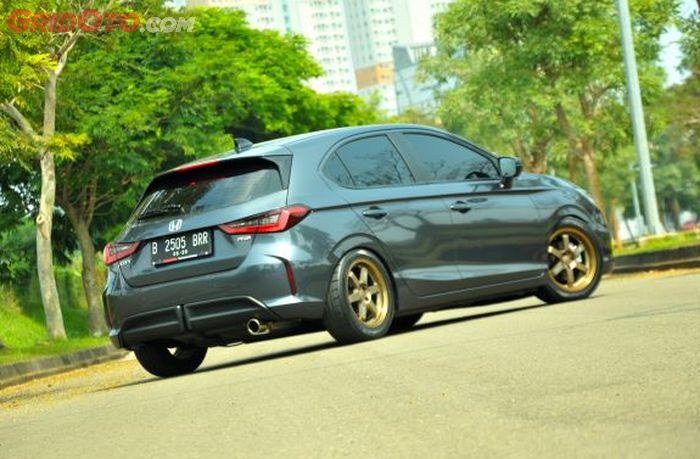 Honda City Hatchback RS bergaya street racing tampak belakang