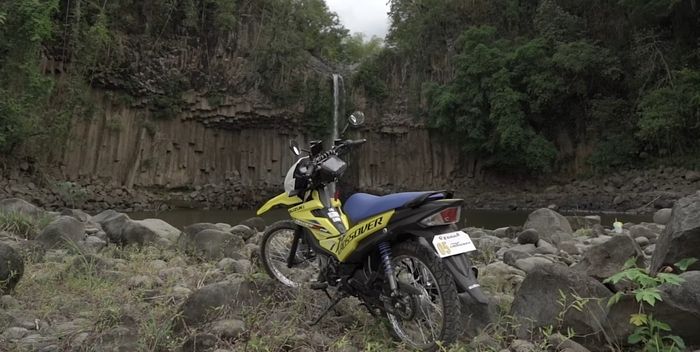 Dilihat dari belakang aura motor bebeknya kental terasa