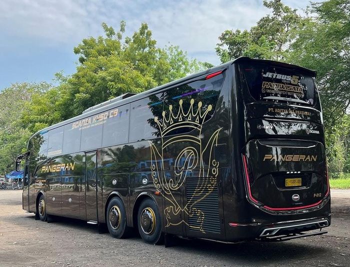 Bus baru PO Pangeran grapan karoseri Adi Putro