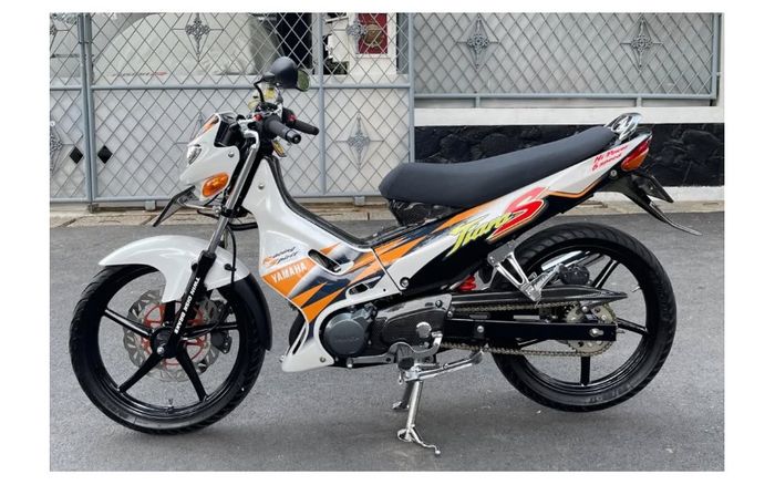 Bodi Tiara S 120 racy dengan buritan nungging