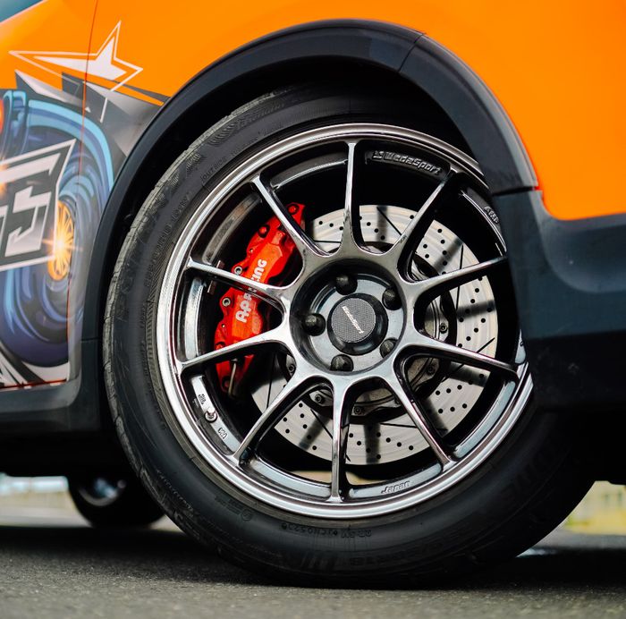 Toyota Kijang Innova Reborn pasang BBK biar makin sangar