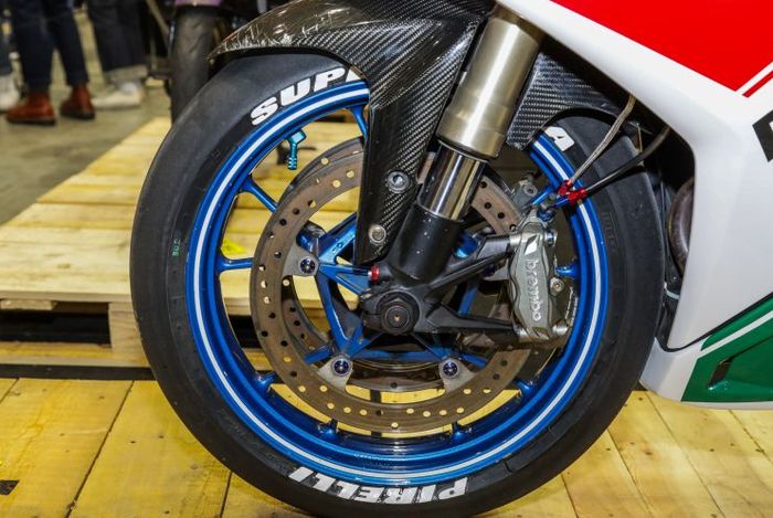 Suspensi dengan upside down