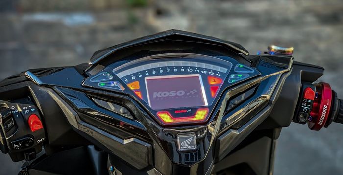 Sektor setang Honda Vario 150 mewah dengan speedometer Koso dan gas spontan Accossato