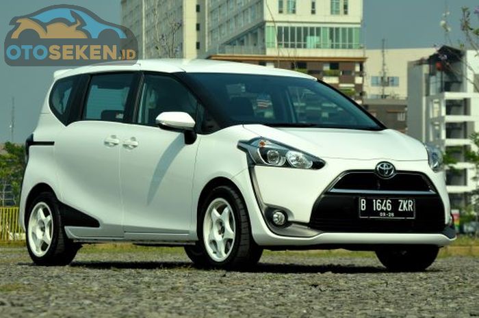 Spesifikasi singkat dan kisaran harga Toyota Sienta V tahun 2018 seken.