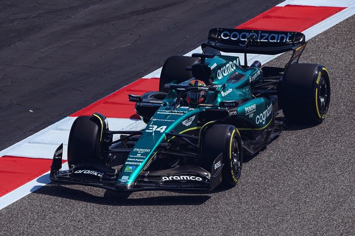 Pembalap cadangan tim Aston Martin, Felipe Drugovich saat menggantikan Lance Stroll dalam tes F1 2023 Bahrain