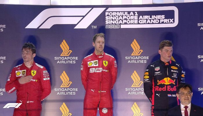 Sebastian Vettel di podium tertinggi F1 Singapura, didampingi Charles Leclerc dan Max Verstappen