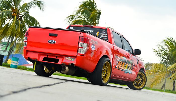 Tampilan belakang Ford Ranger T6 yang diberi ubahan simpel