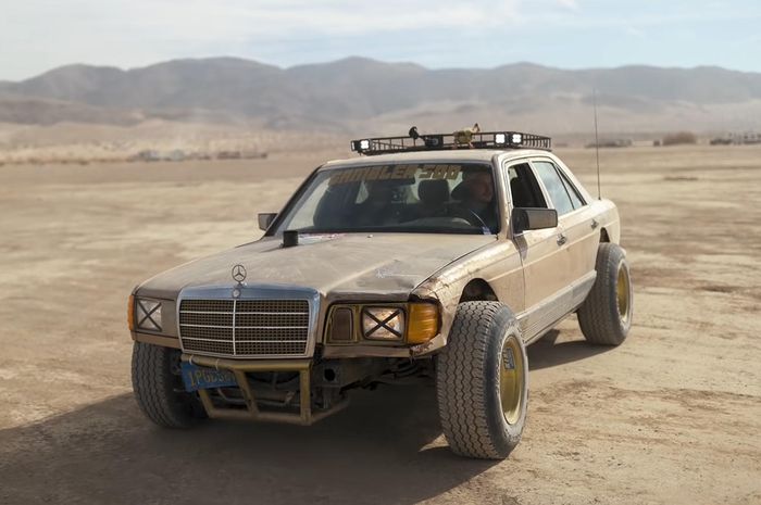 Mercedes-Benz S-Class dimodif untuk turun rally