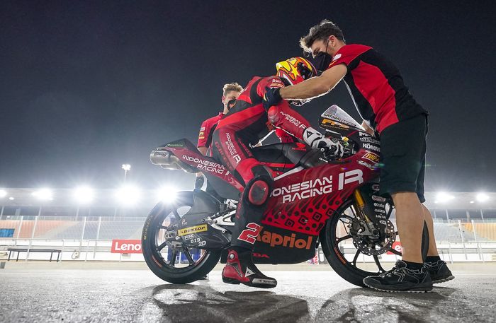 Pembalap tim Indonesian Racing Gresini Moto3, Gabriel Rodrigo mengaku bahagia akan bersaingan dengan kelompok terdepan di Moto3 Qatar 2021