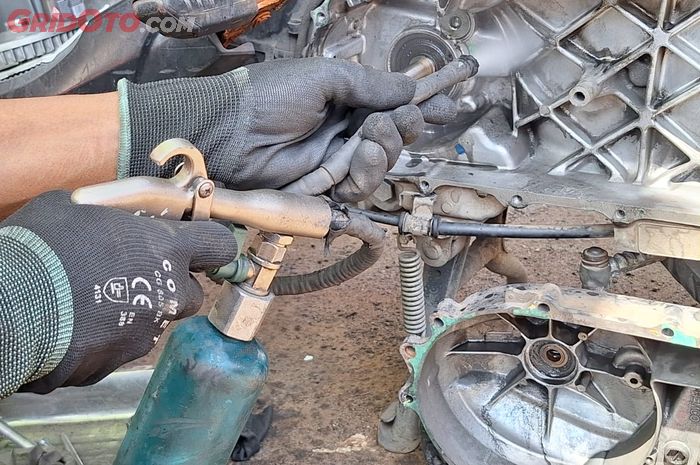 Servis CVT motor matic di Planet Ban sudah pakai cairan khusus ini 