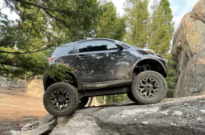 Modifikasi Toyota iQ cangkok sasis dan mesin milik Suzuki Grand Vitara 2000