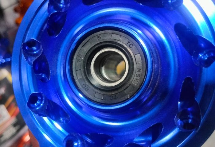 Menggunakan double bearing yang diklaim bikin awet dan lancar ketika digunakan