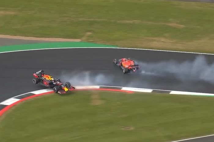 Tabrakan Sebastian Vettel dan Max Verstappen di F1 Inggris kemarin (14/7).