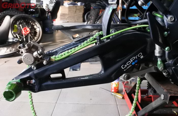 Contoh ketika arm Aprilia terpasang.