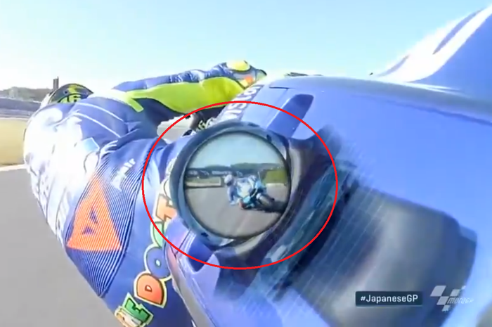 Screenshoot tampilan onboard kamera belakang Valentino Rossi