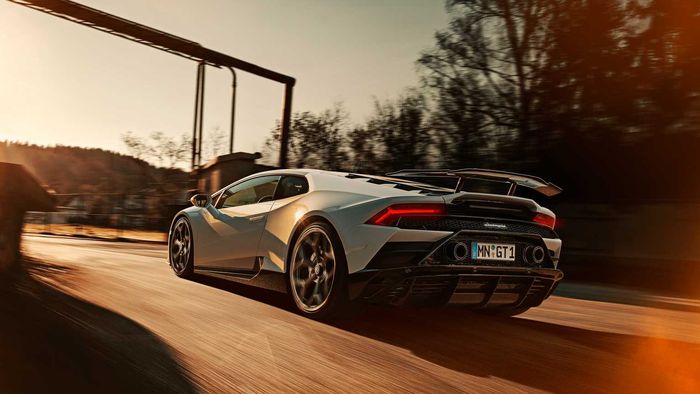 Tampilan belakang Lamborghini Huracan Evo garapan Novitec