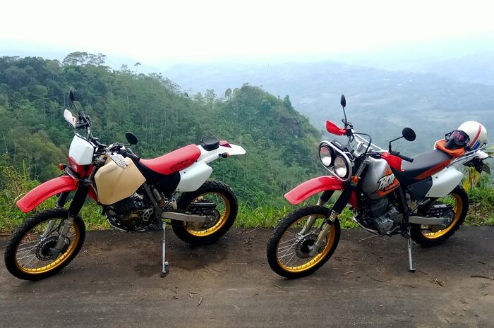 Honda XR400 dan XR250 Baja yang GridOto kendarai menuju Puncak Suroloyo, Yogyakarta pada 2019 silam.