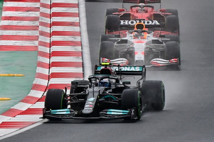 Max Verstappen tidak berhasil mengejar Valtteri Bottas sejak start sampai finish di balap F1 Turki 2021