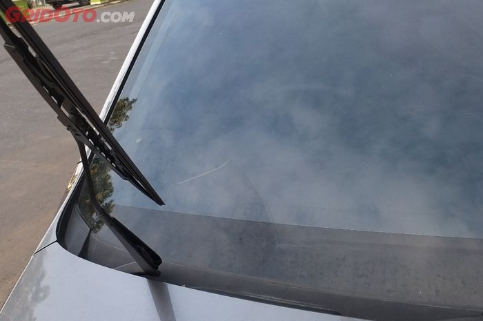 Kaca mobil bekas buram bisa bening laki pakai cara ini (foto ilustrasi)