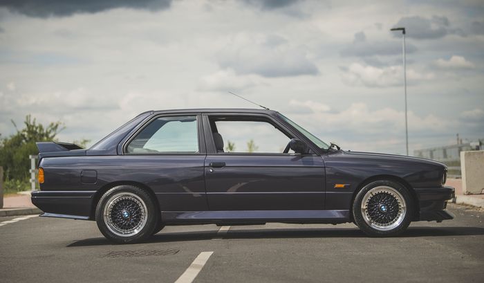 Tampilan sisi modifikasi BMW M3 lansiran 1988 
