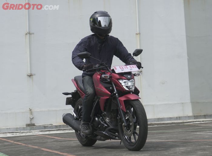 Riding position V-Ixion R