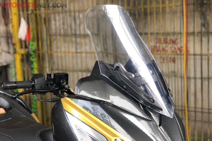 Tips Electric Windshield di Yamaha XMAX (Gbr.7) 