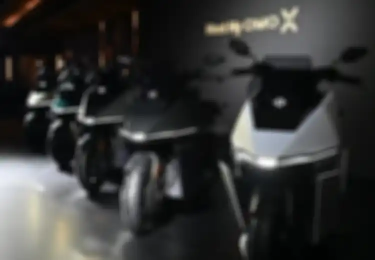 Indonesia Jadi Saksi Dunia, OMOWAY Mulai Pengiriman Perdana Global Motor Listrik OMO-X